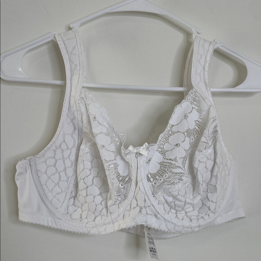 Chic White Lace Bra